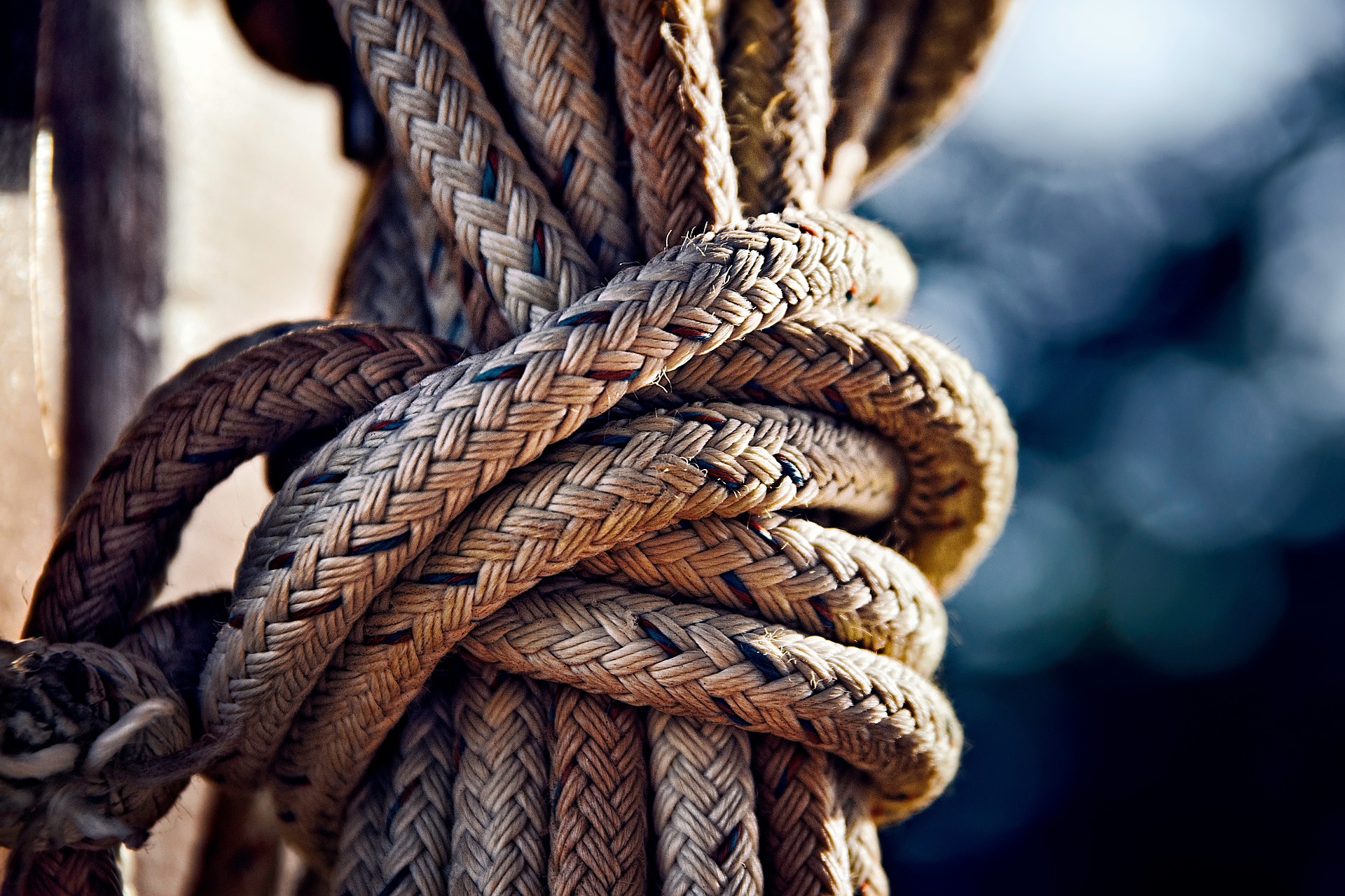 How you can Tie A Monkey Fist Knot for Survival